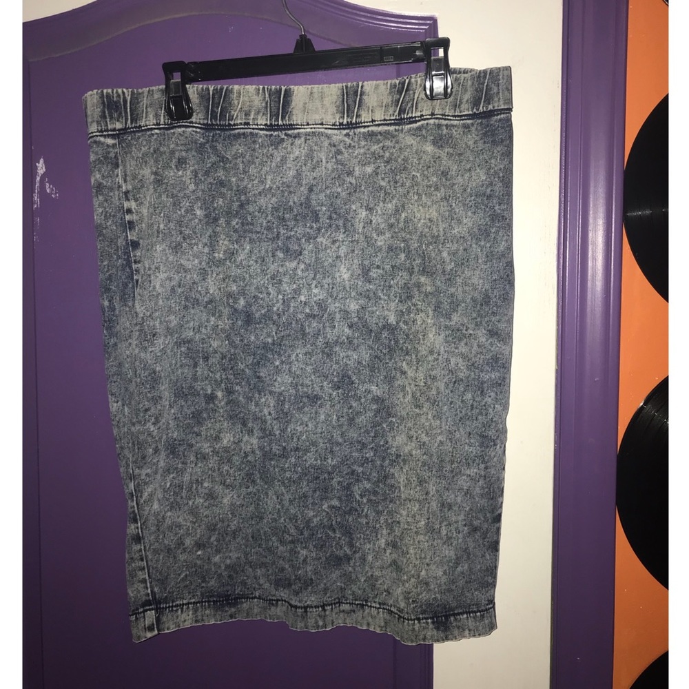 Acid wash pencil/bodycon skirt